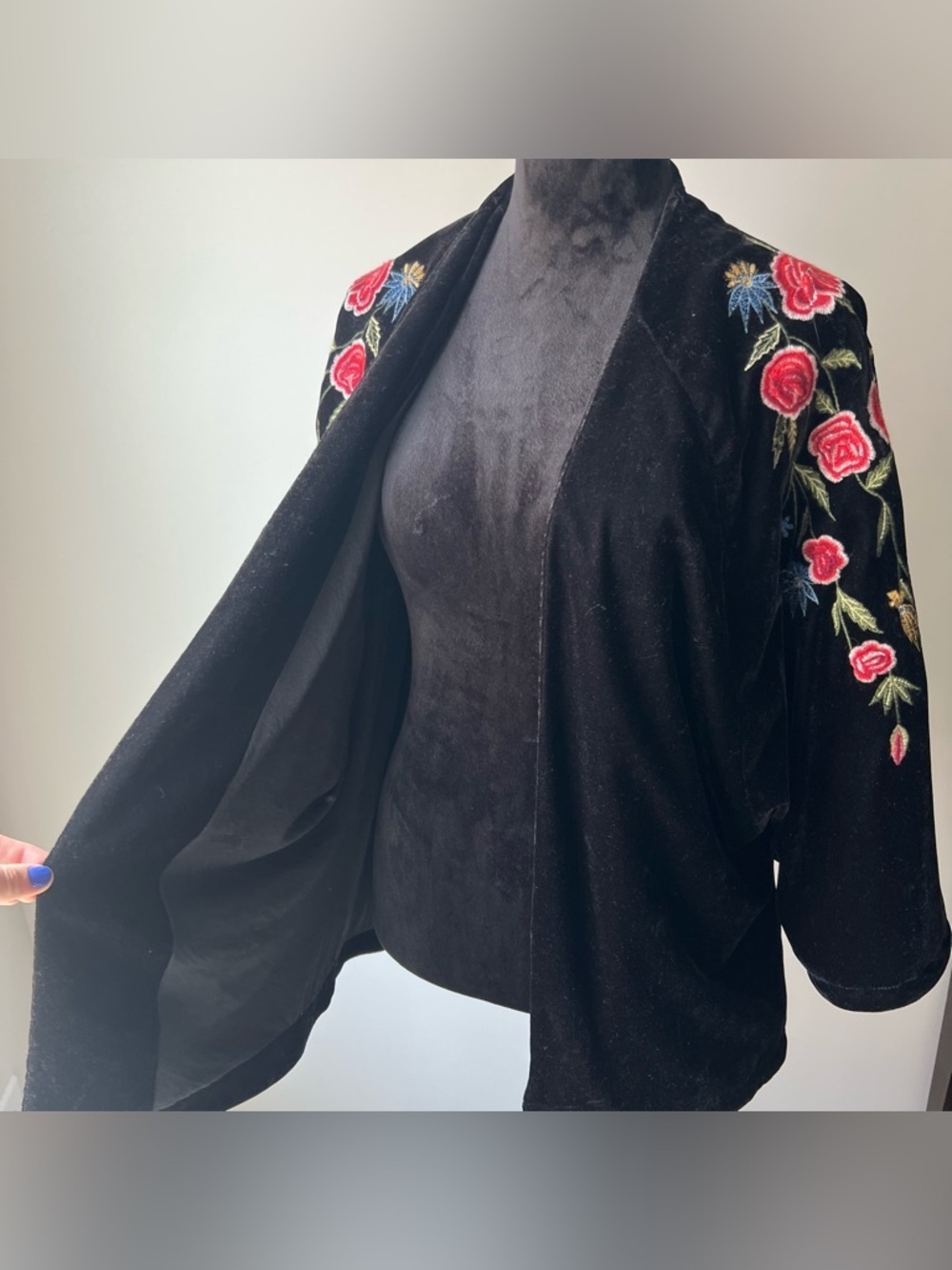 Embroidered Black Velvet Kimono with Red Hummingbird Motif - Picture 4 of 9